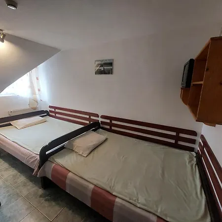 Bed & Breakfast Hangya Panzio *
